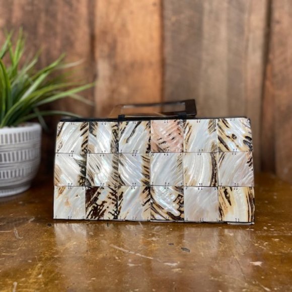 Shell Clutch - Rare Statement Piece - Picture 4 of 11